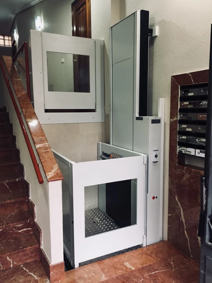 renovacion-escalera-elevador-comunidad-movilidad-reducida-portal-exterior-diseño-moderno-valladolid-cosama