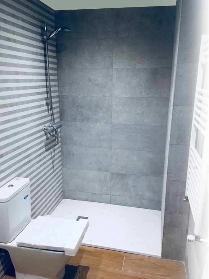 Reforma express de cambio de bañera por plato de ducha en Valladolid realizada por Reformas Cosama